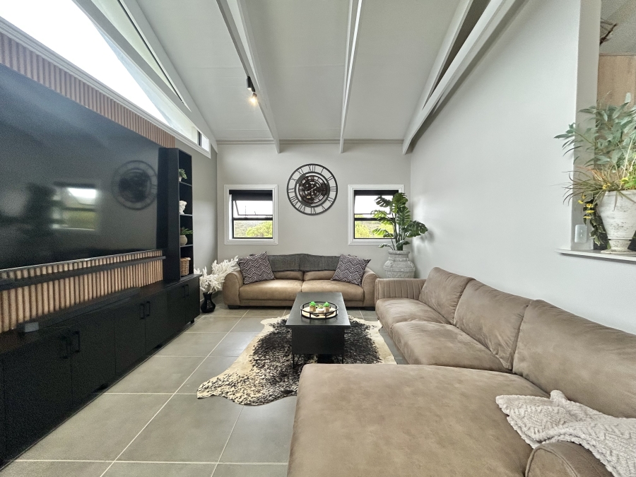 3 Bedroom Property for Sale in Wavecrest Eastern Cape